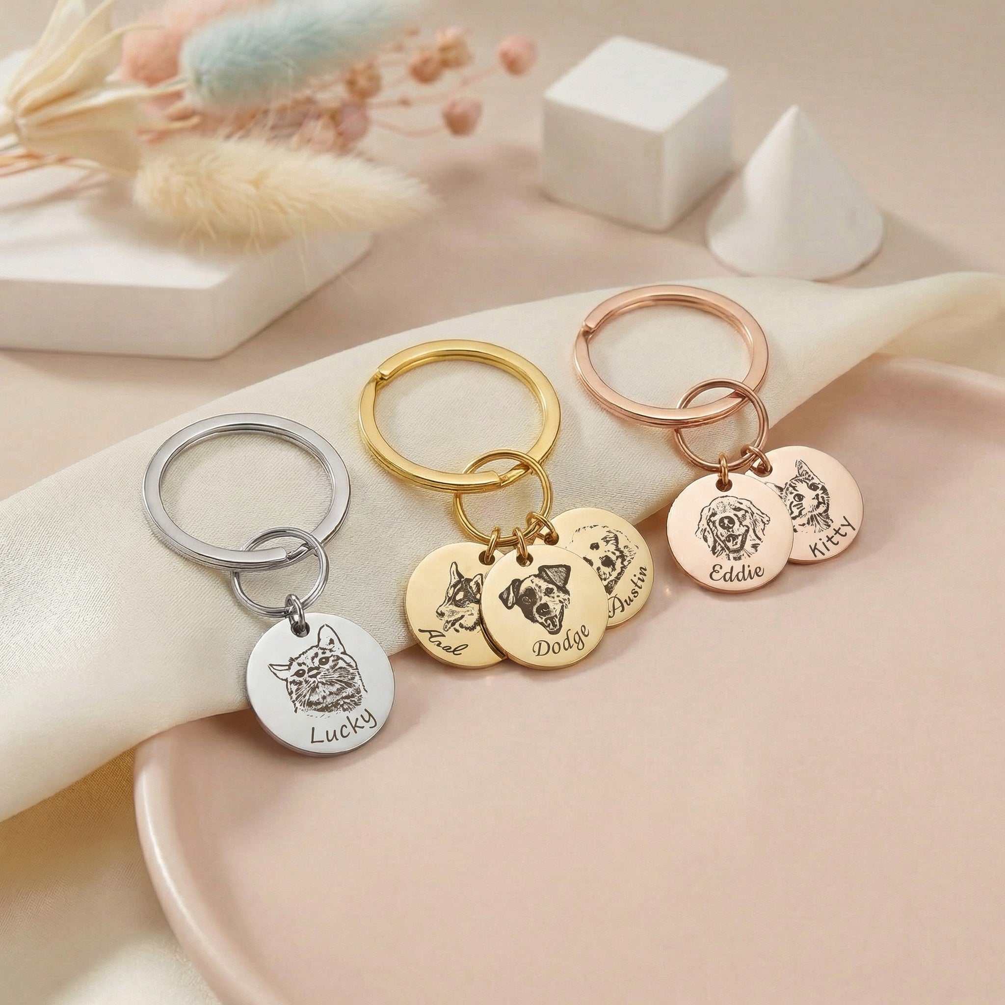 Egyedi fényképes gravírozott kulcstartó saját kisállat fotóval és névvel.