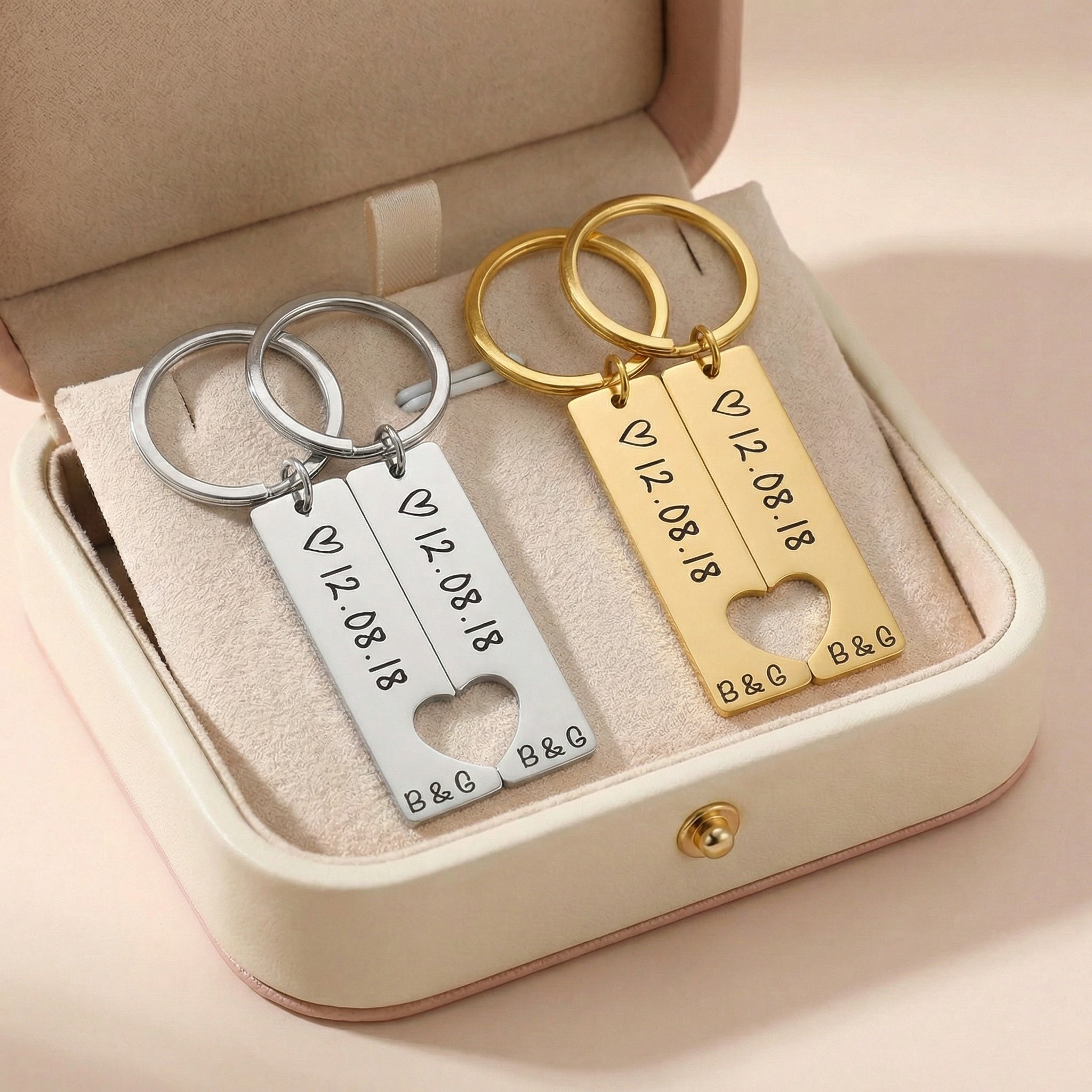 Egyedi Gravírozott Páros kulcstartó dátummal,monogrammal,saját üzenettel