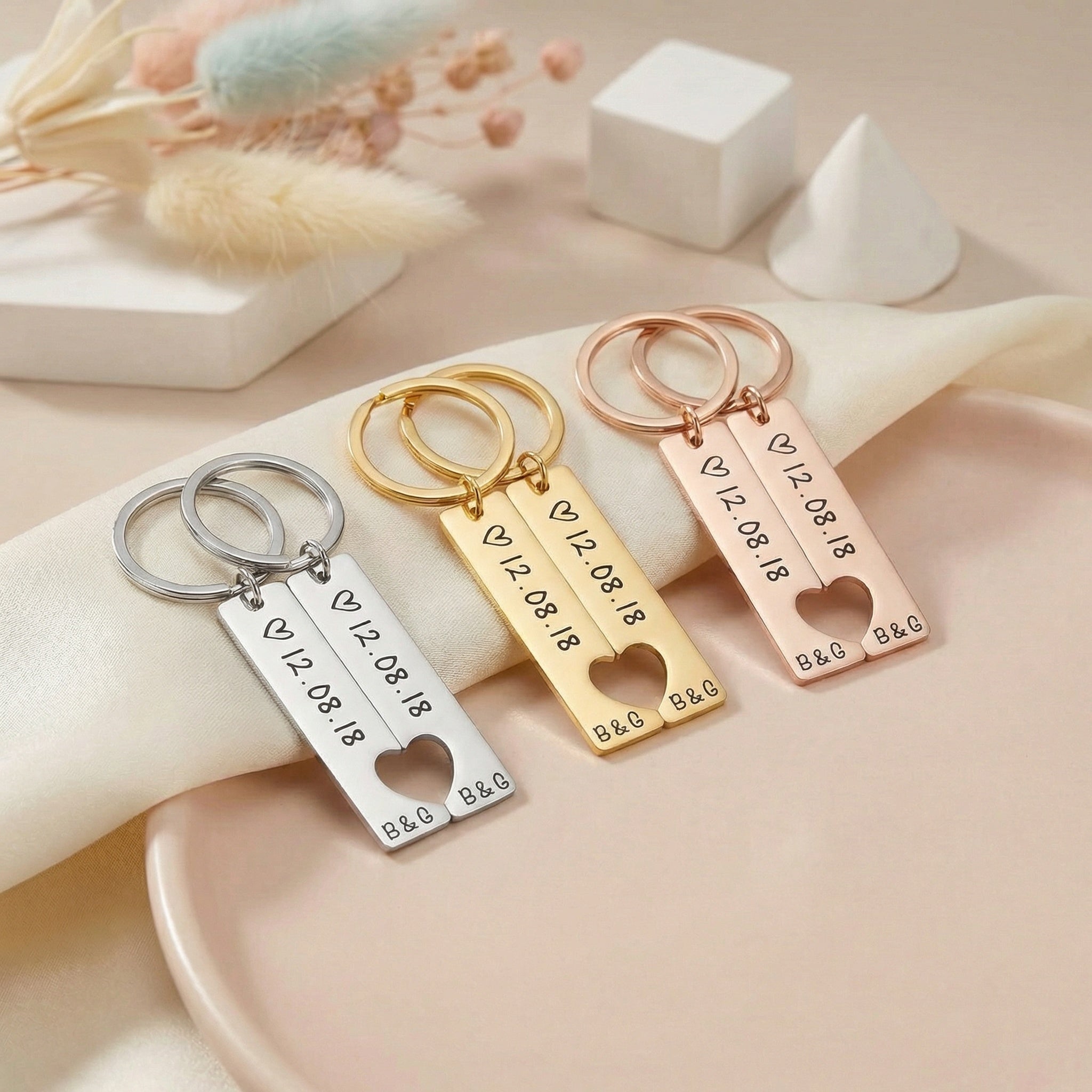 Egyedi Gravírozott Páros kulcstartó dátummal,monogrammal,saját üzenettel