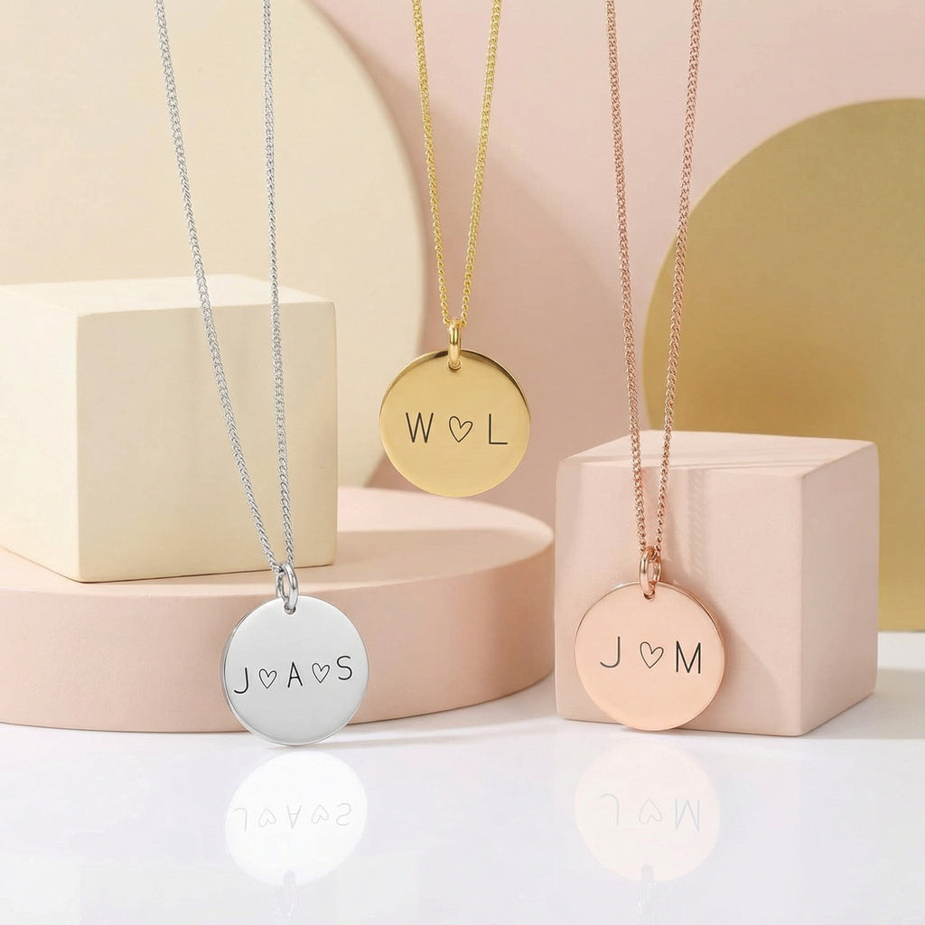 Egyedi Gravírozott nyaklánc monogrammal.