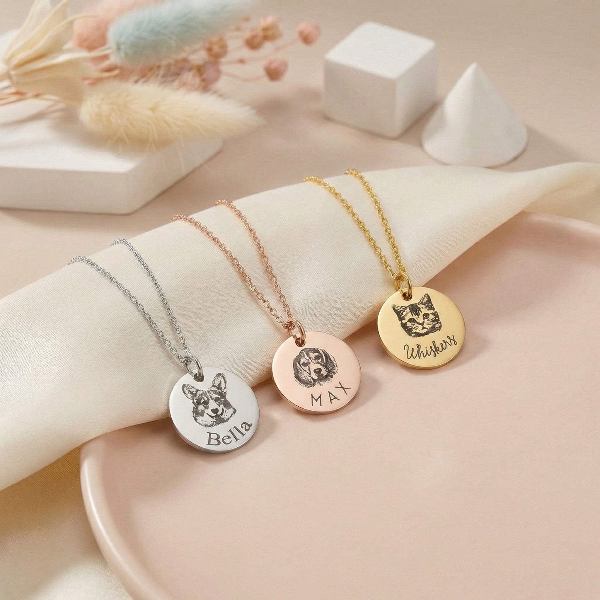 Egyedi fényképes gravírozott nyaklánc saját kisállat fotóval és névvel