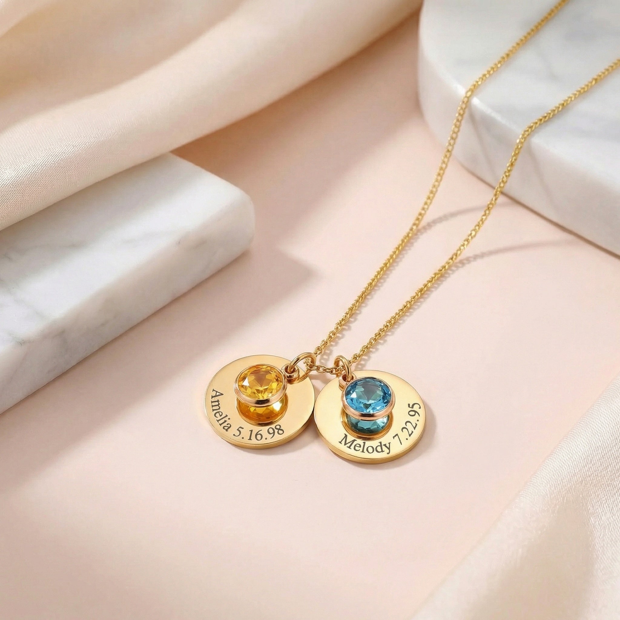 Egyedi gravírozott nyaklánc saját névvel,születési kővel