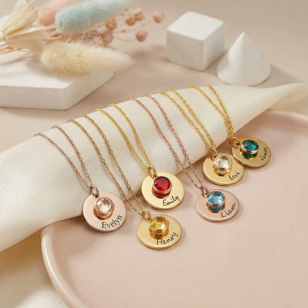 Egyedi gravírozott nyaklánc saját névvel,születési kővel