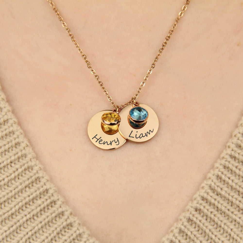 Egyedi gravírozott nyaklánc saját névvel,születési kővel