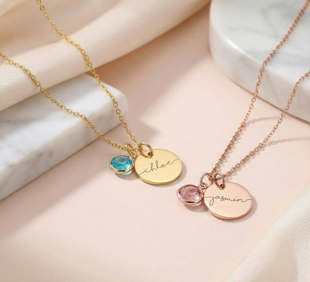 Egyedi gravírozott nyaklánc saját névvel,születési kővel
