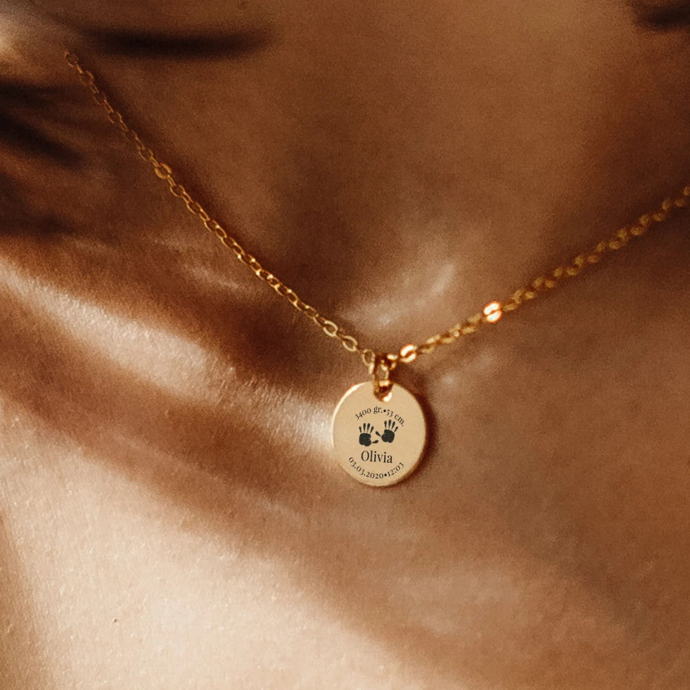 Egyedi gravírozott emlékőrző baba születési nyaklánc