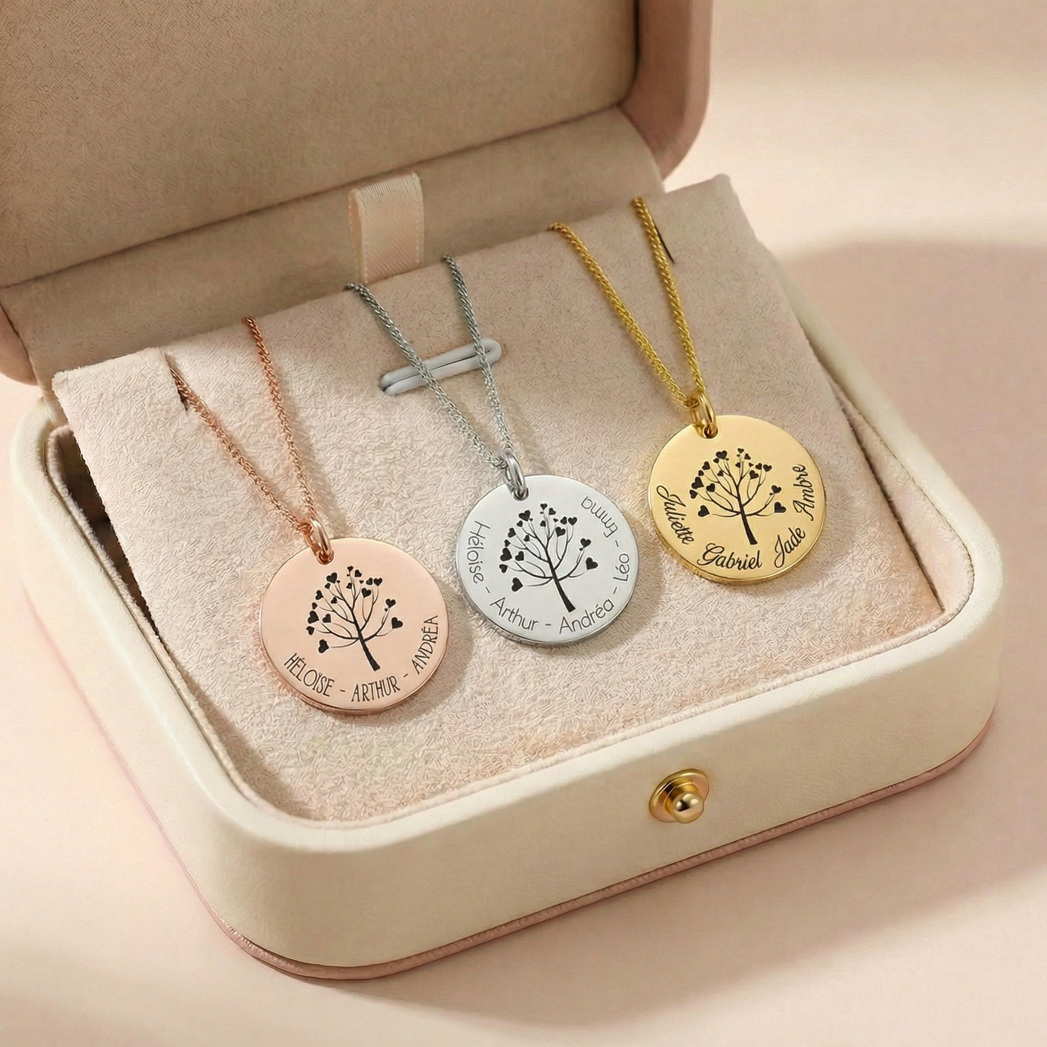 Egyedi gravírozott családfa nyaklánc saját névvel