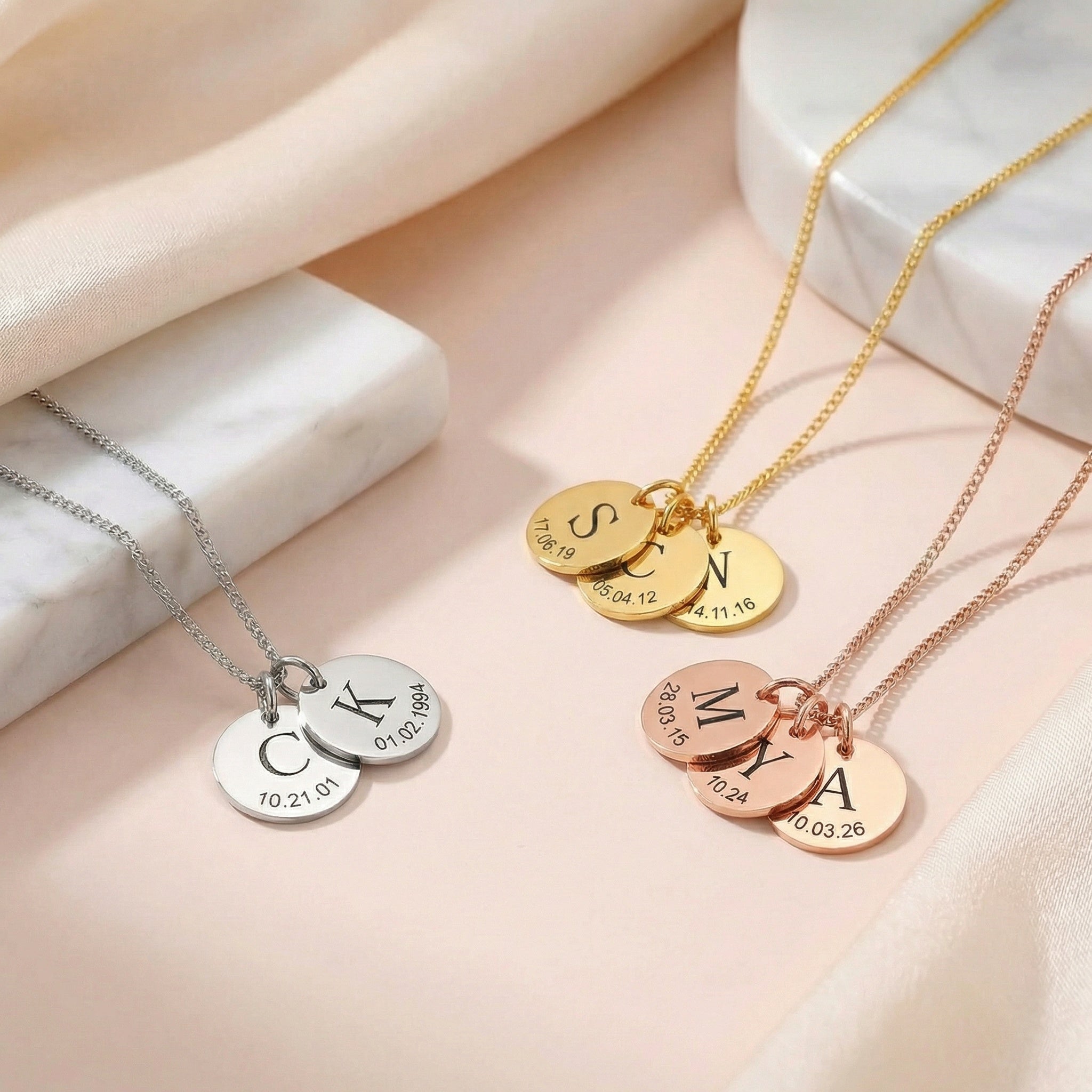 Egyedi gravírozott nyaklánc dátummal,monogrammal.