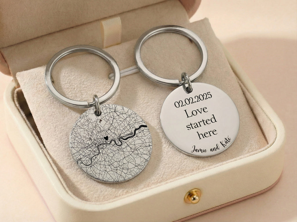 Gravírozható egyedi kulcstartó térképpel