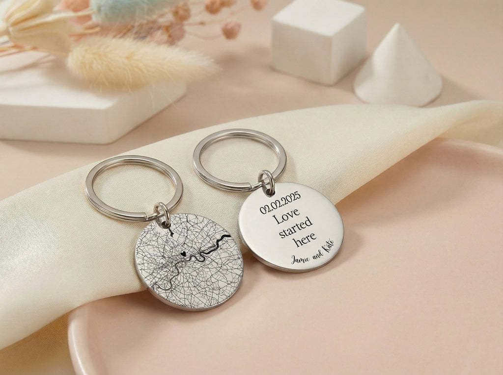 Gravírozható egyedi kulcstartó térképpel