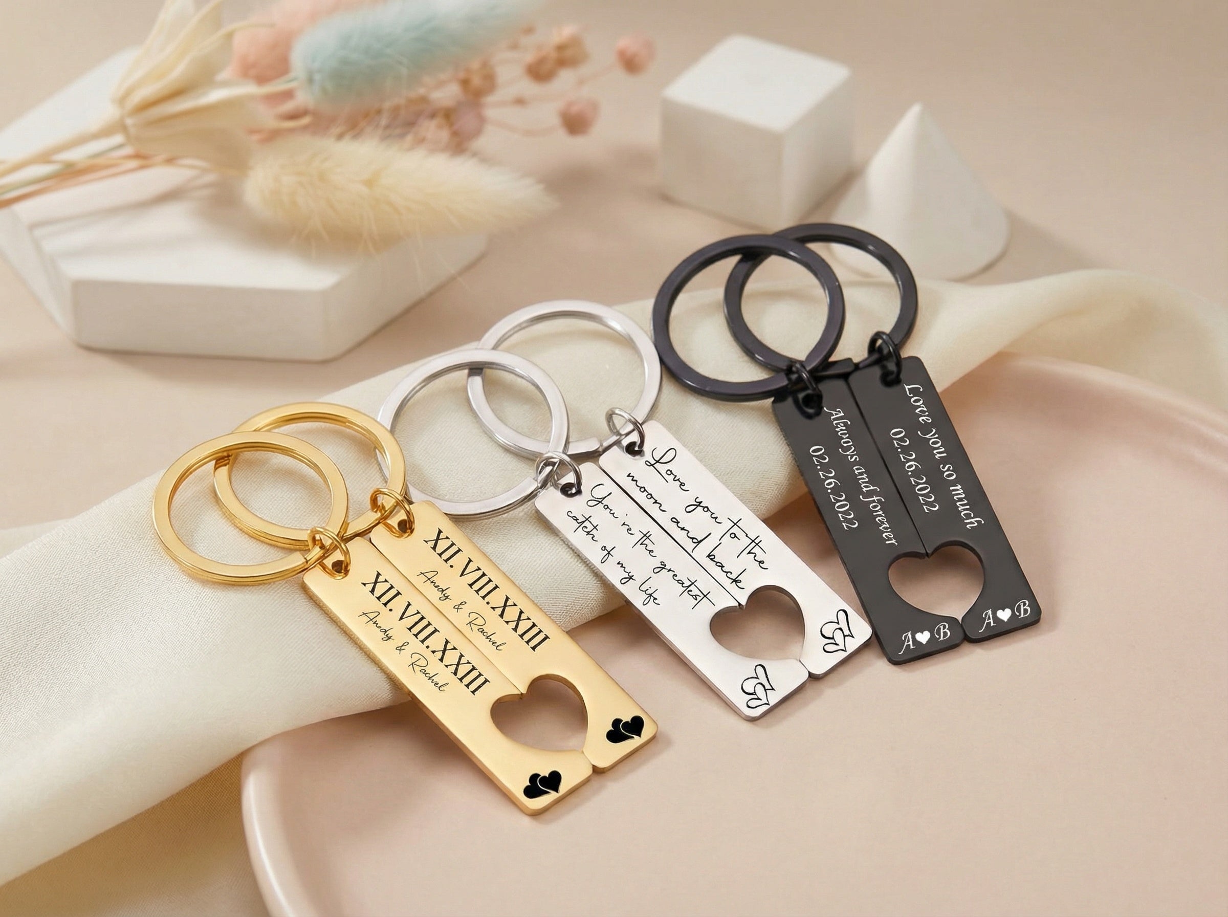 Egyedi gravírozott páros kulcstartó saját üzenettel,névvel,monogrammal