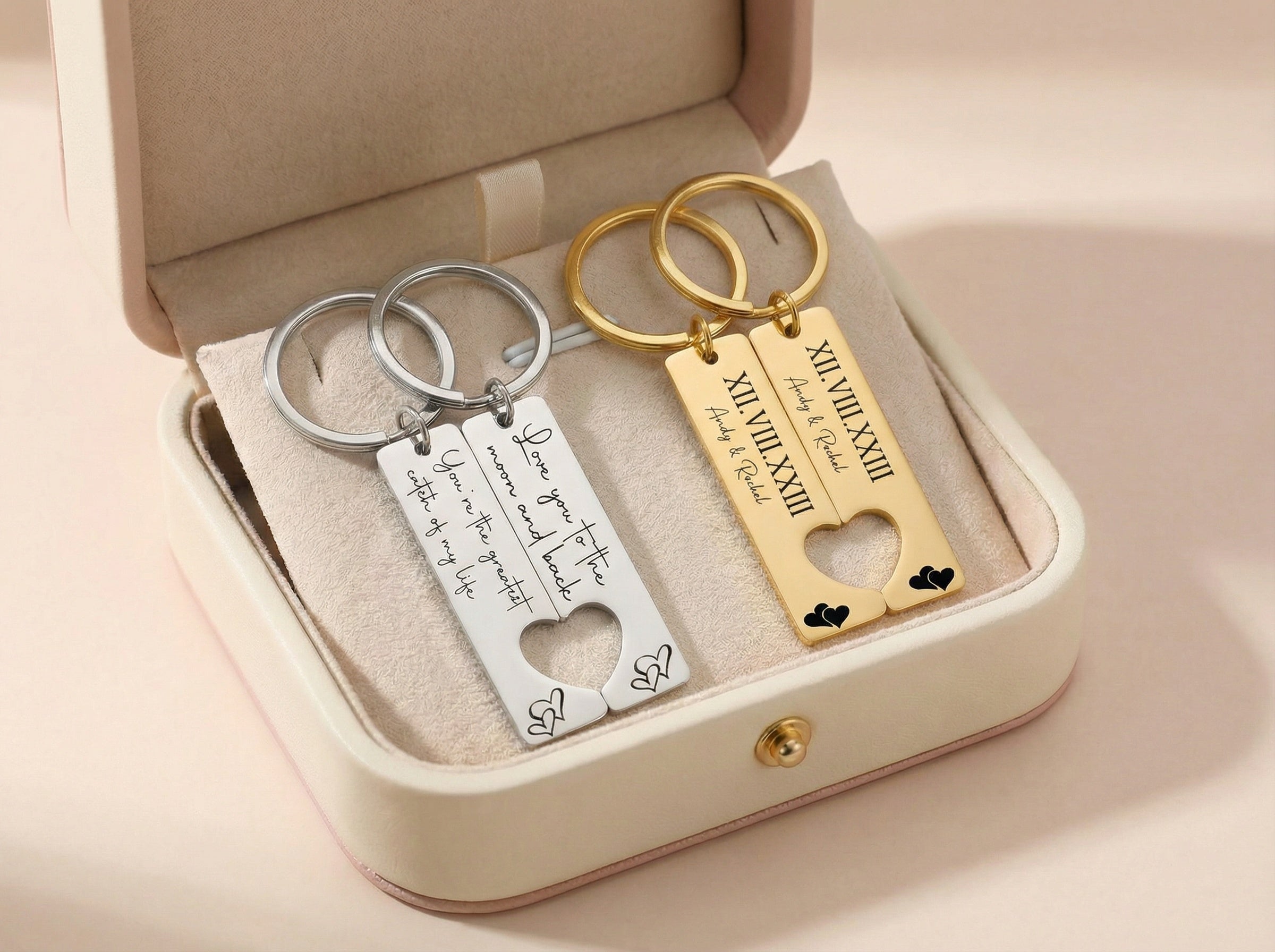 Egyedi gravírozott páros kulcstartó saját üzenettel,névvel,monogrammal