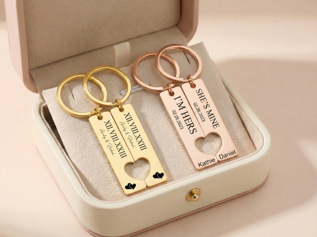 Egyedi gravírozott páros kulcstartó saját üzenettel,névvel,monogrammal